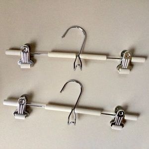 Bottom Hangers - Pair